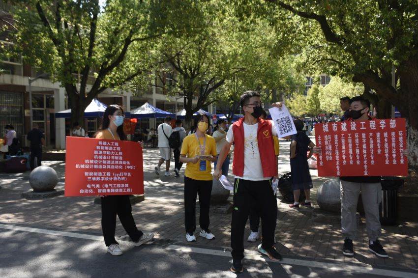 【花絮】文华学院2022年迎新工作顺利进行 【花絮】文华学院2022年迎新工作顺利进行
